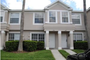 630 S KENSINGTON LAKE CIR, BRANDON, FL 33511 Sold 07/08/22