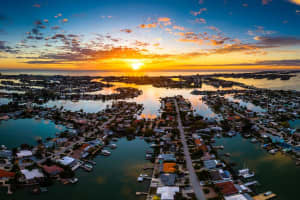 526 SANDY HOOK RD, TREASURE ISLAND, FL 33706 Sold 10/05/23