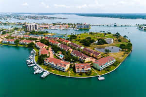 526 SANDY HOOK RD, TREASURE ISLAND, FL 33706 Sold 10/05/23