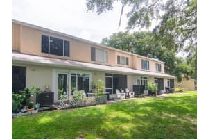 2410 LAKE WOODBERRY CIR, BRANDON, FL 33510 Sold 09/07/22