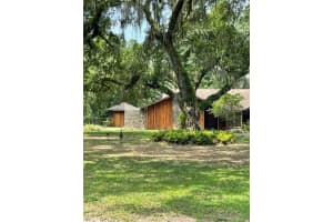 2804 PEMBERTON CREEK DR, SEFFNER, FL 33584 Sold 07/25/22