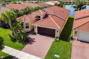 4951 GRAND BANKS DR, WIMAUMA, FL 33598 Sold 09/14/22