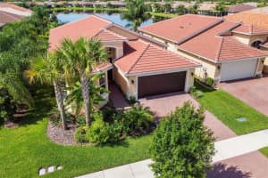 4951 GRAND BANKS DR, WIMAUMA, FL 33598 Sold 09/14/22