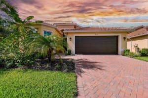 4951 GRAND BANKS DR, WIMAUMA, FL 33598 Sold 09/14/22