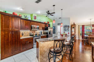 6843 NORTHLAKE DR, ZEPHYRHILLS, FL 33542 Sold 11/04/22