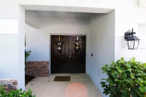 1308 GARDEN STONE LN, BRANDON, FL 33510 Sold 08/23/22
