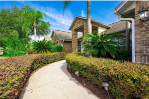 2918 TIMBER KNOLL DR, VALRICO, FL 33596 Sold 08/16/22