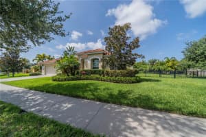319 Royal Bonnet Dr, Apollo Beach, FL 33572, Sold 08/26/22