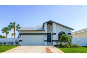 917 Shagos Dr, Apollo Beach, FL 33572, Sold 03/17/23