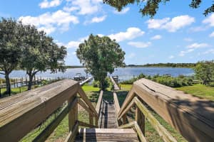 1400 KELLOGG DR, TAVARES, FL 32778 Sold 10/17/22