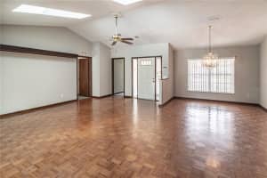 3423 BLOOMINGDALE OAKS DR, VALRICO, FL 33596 Sold 09/12/22
