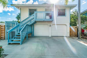 215 Island Cir, Siesta Key, FL 34242, Sold 10/11/22