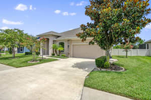 1240 Evergreen Park Cir, Lakeland, FL 33813, Sold 09/13/22