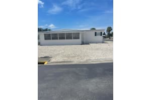 302 S PORT ROYAL LN, APOLLO BEACH, FL 33572 Sold 12/23/22