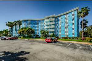 3315 58TH AVE S #105, ST PETERSBURG, FL 33712 Sold 11/15/22