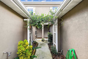 9833 BLUE PALM WAY, TAMPA, FL 33610 Sold 10/27/22