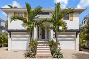 208 HARBOR LN, HOLMES BEACH, FL 34217 Sold 03/17/23