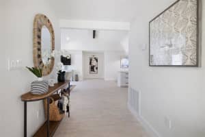 208 HARBOR LN, HOLMES BEACH, FL 34217 Sold 03/17/23