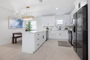 208 HARBOR LN, HOLMES BEACH, FL 34217 Sold 03/17/23