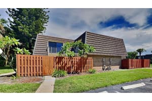 2313 VISTA OAKS CIR NE, PALM BAY, FL 32905 Sold 02/01/23