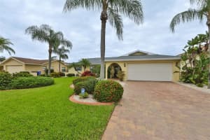 6327 Wisteria Ln, Apollo Beach, FL 33572, Sold 11/17/22