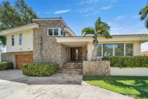 900 79TH ST S, ST PETERSBURG, FL 33707 Sold 07/17/23