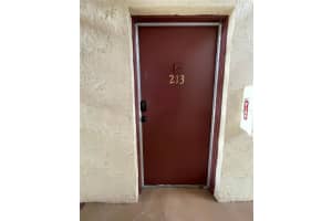 3829 S LAKE DR #213, TAMPA, FL 33614 Sold 12/08/22