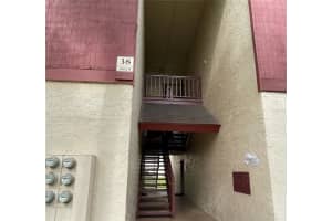 3829 S LAKE DR #213, TAMPA, FL 33614 Sold 12/08/22