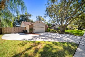 222 HALTON CIR, SEFFNER, FL 33584 Sold 12/08/22