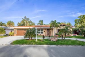 2324 SUNRISE DR SE, ST PETERSBURG, FL 33705 Sold 12/23/22