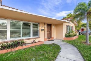 2324 SUNRISE DR SE, ST PETERSBURG, FL 33705 Sold 12/23/22