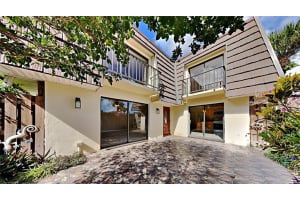2111 VISTA OAKS CIR NE, PALM BAY, FL 32905 Sold 12/19/22