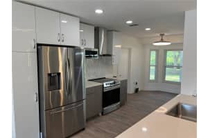 7133 Westmoreland Dr, Sarasota, FL 34243, Sold 02/03/23