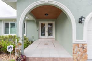 712 EAGLE LN, APOLLO BEACH, FL 33572 Sold 04/19/23