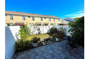 9923 CARLSDALE DR, RIVERVIEW, FL 33578 Sold 03/31/23