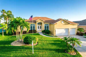 910 GOLF ISLAND DR, APOLLO BEACH, FL 33572 Sold 02/01/23