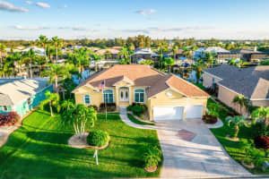 910 GOLF ISLAND DR, APOLLO BEACH, FL 33572 Sold 02/01/23
