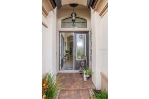 914 GRAND CRESTA AVENUE, BRANDON, FL 33511 Sold 03/03/23