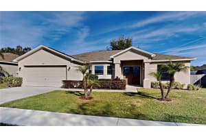 2133 OAKHURST DRIVE, WINTER HAVEN, FL 33881 Sold 04/14/23