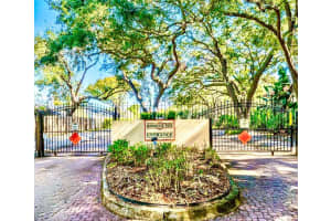 906 HAMMOCK PINE BOULEVARD, CLEARWATER, FL 33761 Sold 05/25/23