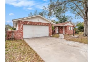 121 Valley Circle, Brandon, Florida 33510