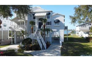 1638 SEA BREEZE DR, TARPON SPRINGS, FL 34689 Sold 07/28/23