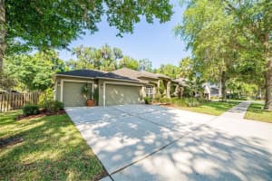 916 HICKORY FORK DRIVE, SEFFNER, FL 33584 Sold 04/14/23