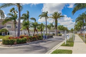 534 KENSINGTON LAKE CIRCLE, BRANDON, FL 33511 Sold 04/20/23