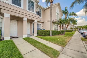 534 KENSINGTON LAKE CIRCLE, BRANDON, FL 33511 Sold 04/20/23