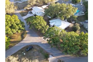 1575 BOWMANS TRAIL, LAKELAND, FL 33809 Sold 04/27/23