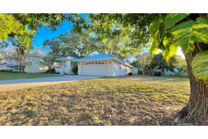 1575 BOWMANS TRAIL, LAKELAND, FL 33809 Sold 04/27/23