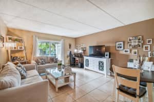 2874 SOMERSET PARK DRIVE, TAMPA, FL 33613 Sold 04/07/23