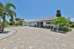 6431 LAKE SUNRISE DRIVE, APOLLO BEACH, FL 33572 Sold 12/15/23