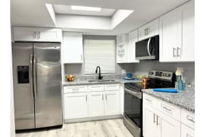 5252 TENNIS COURT CIRCLE CIRCLE, TAMPA, FL 33617 Sold 07/11/23